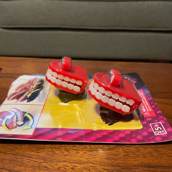 🦷 Chattering Teeth Gag Classic Joke Free Add on To Any Bundle 🦷 - Picture 4 of 5